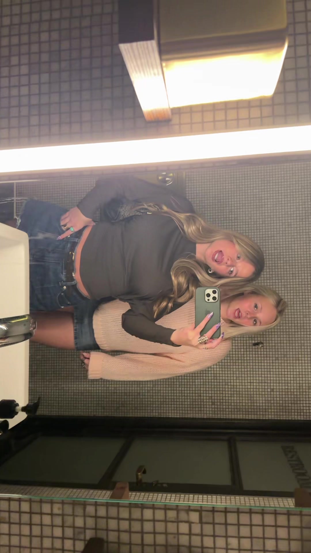 @bella