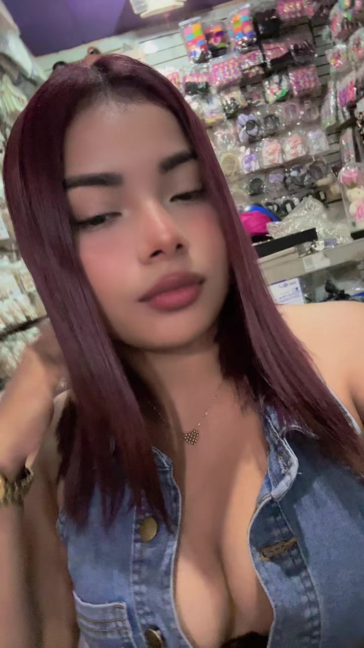 @Stacy Mendoza / Manicurista