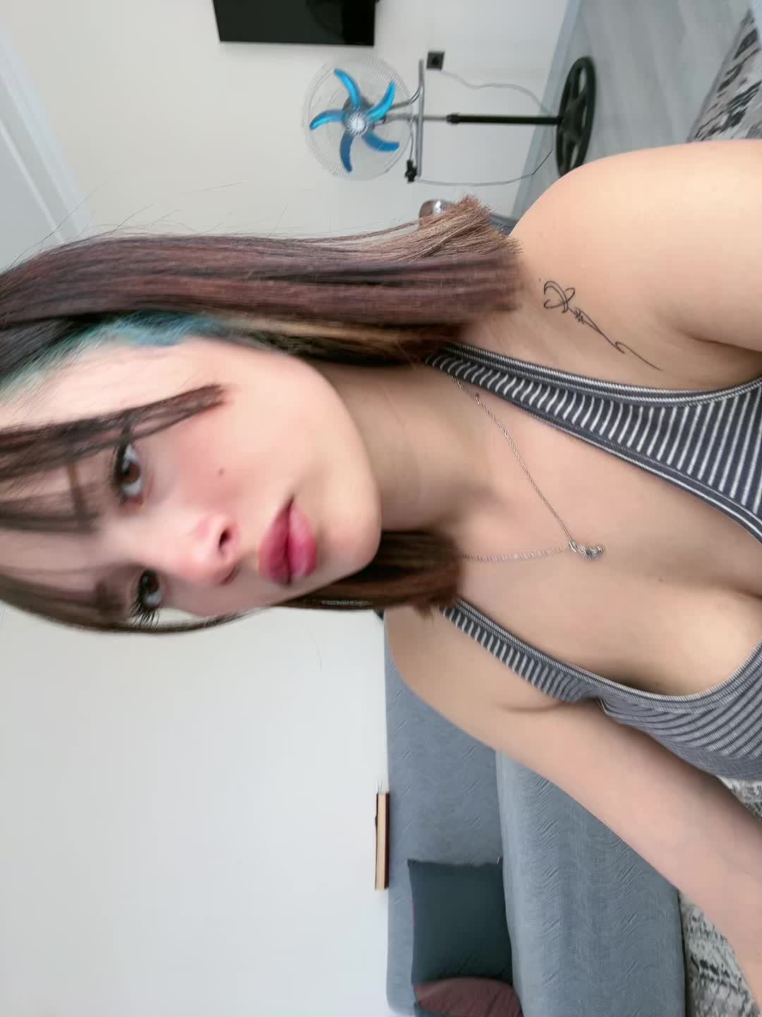 @llhe8na_