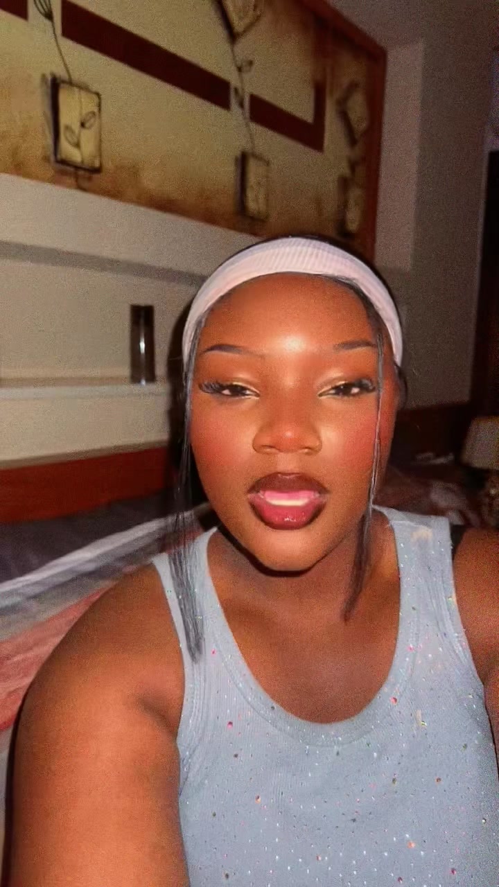 @𝒩ℴ𝓃𝓃𝓎 💋
