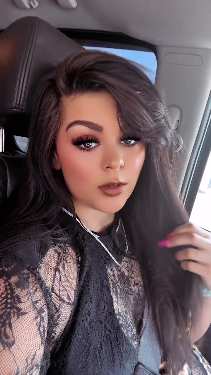 @Desi💫
