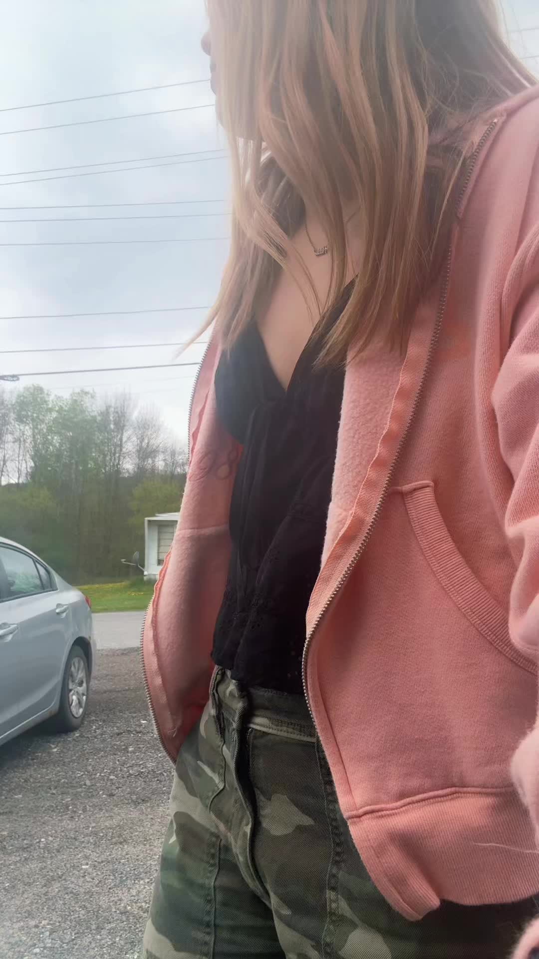 @🦦