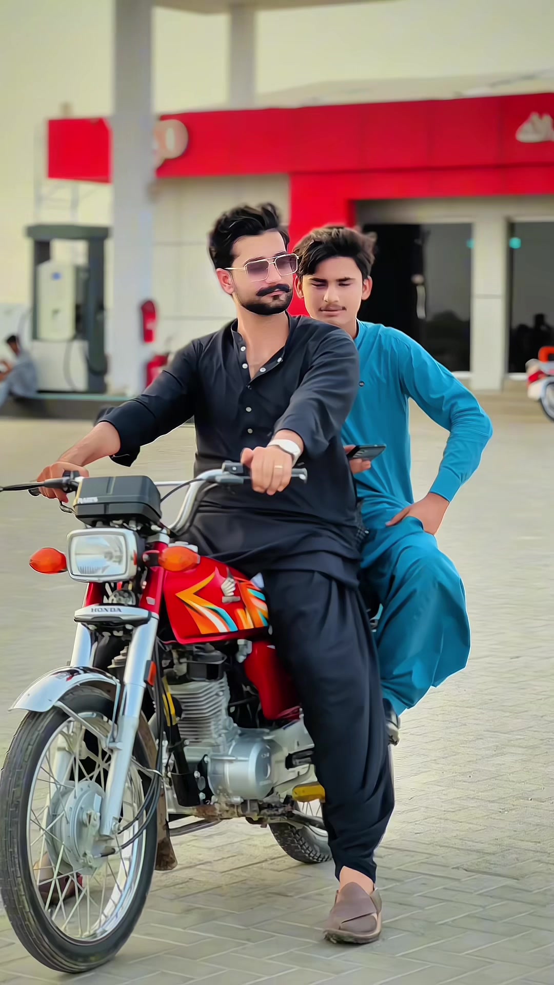 @꧁༺MAZHAR ༻꧂🦅