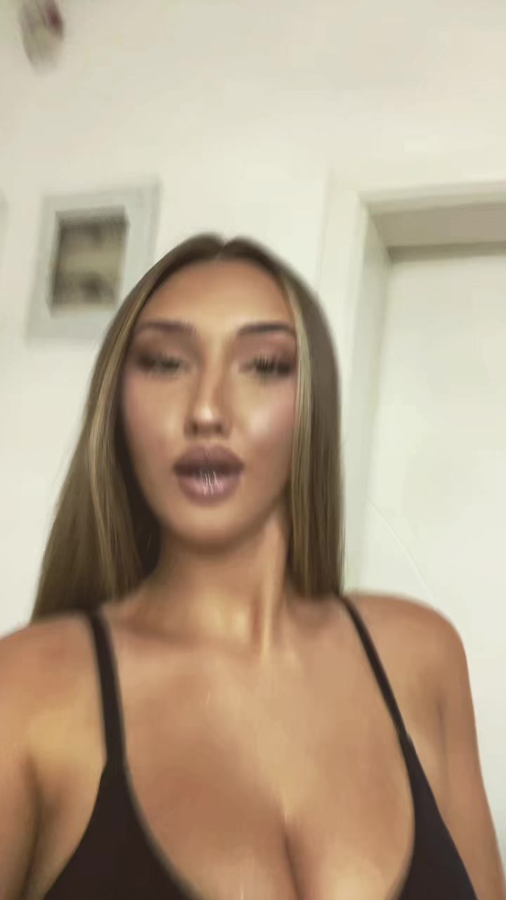 @𝓔