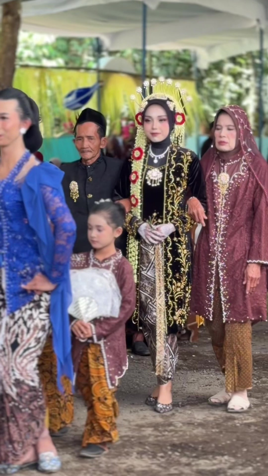 @Mbak Sari || Cucuk Lampah
