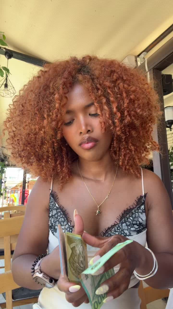 @MISS CURLY♌️