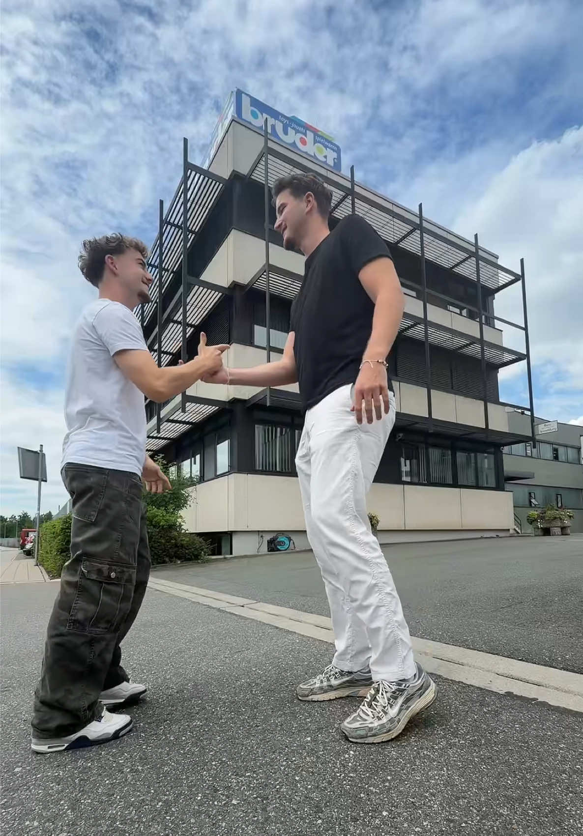 @BRUDER Spielwaren