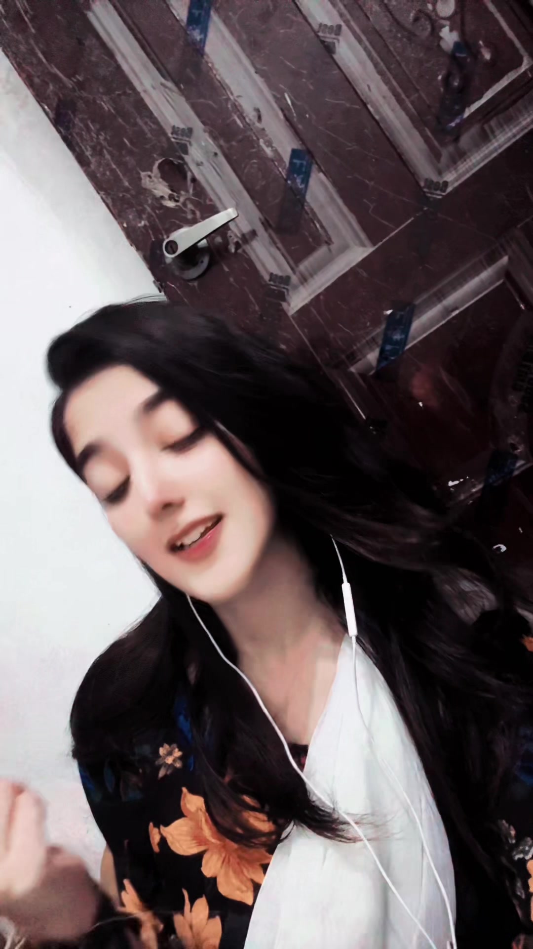 @𝕾𝖆𝖒𝖊𝖊𝖗𝖆 𝕶𝖍𝖆𝖓 🕊️