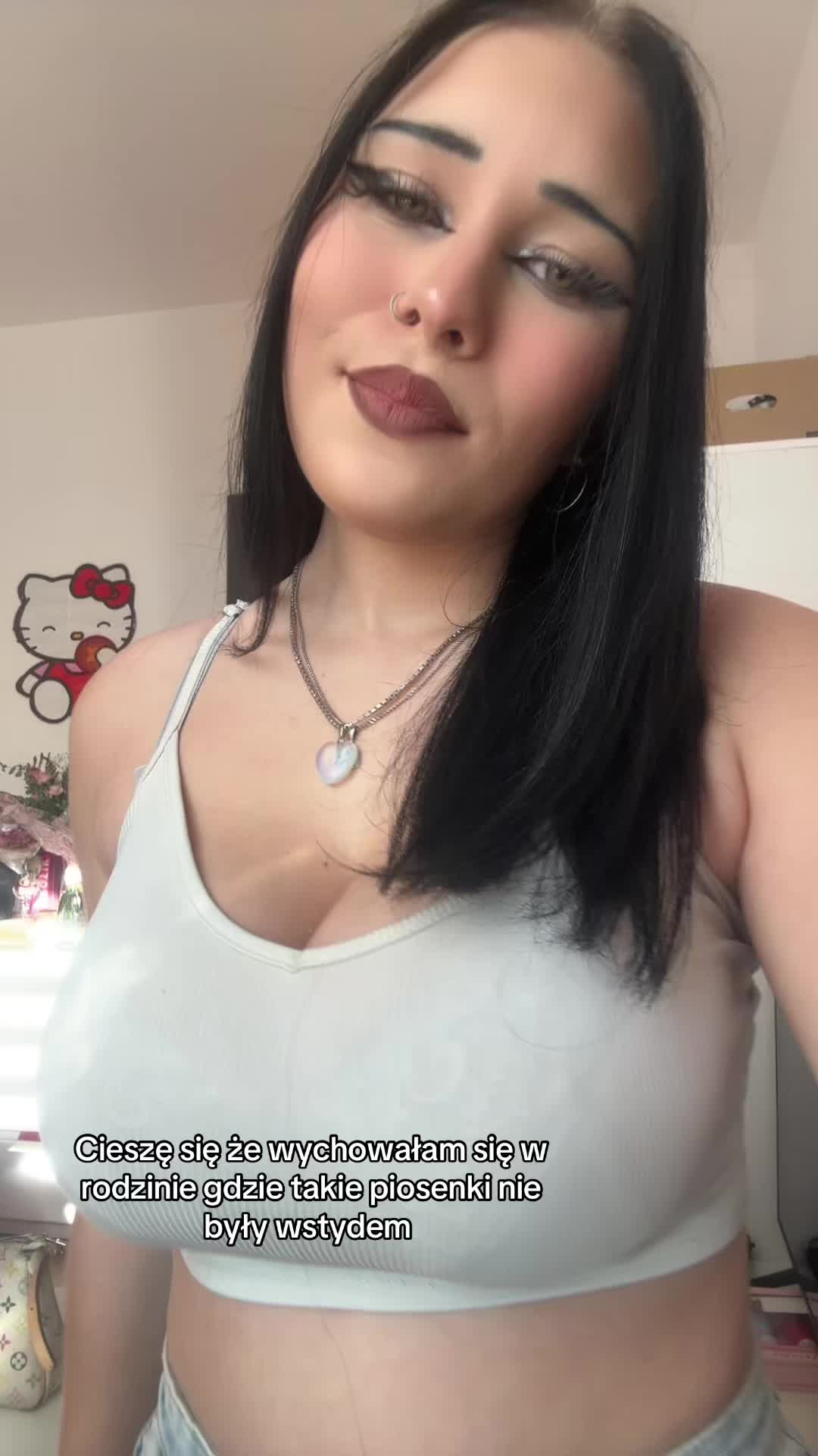 @nikolomia
