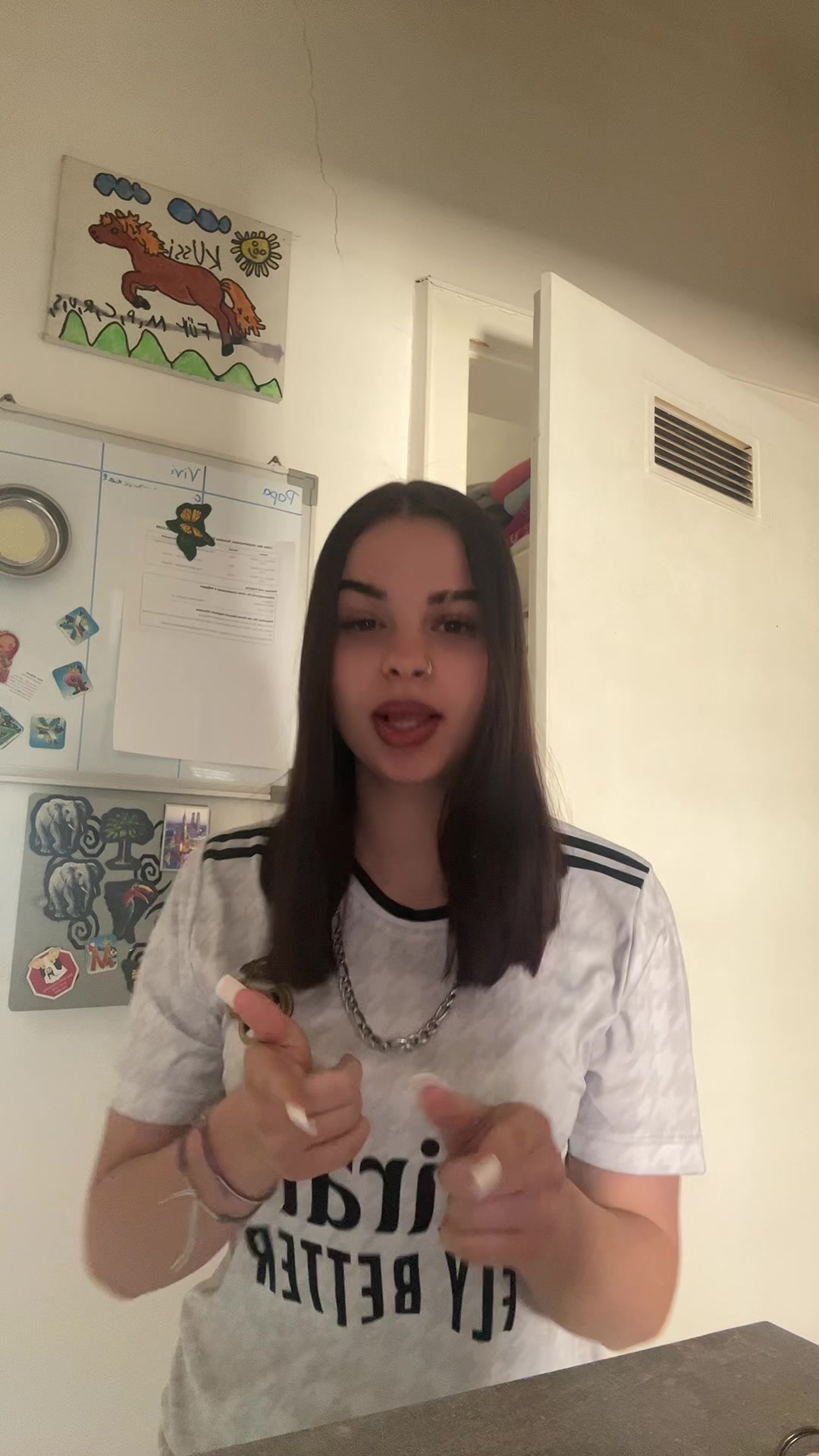 @𝒱