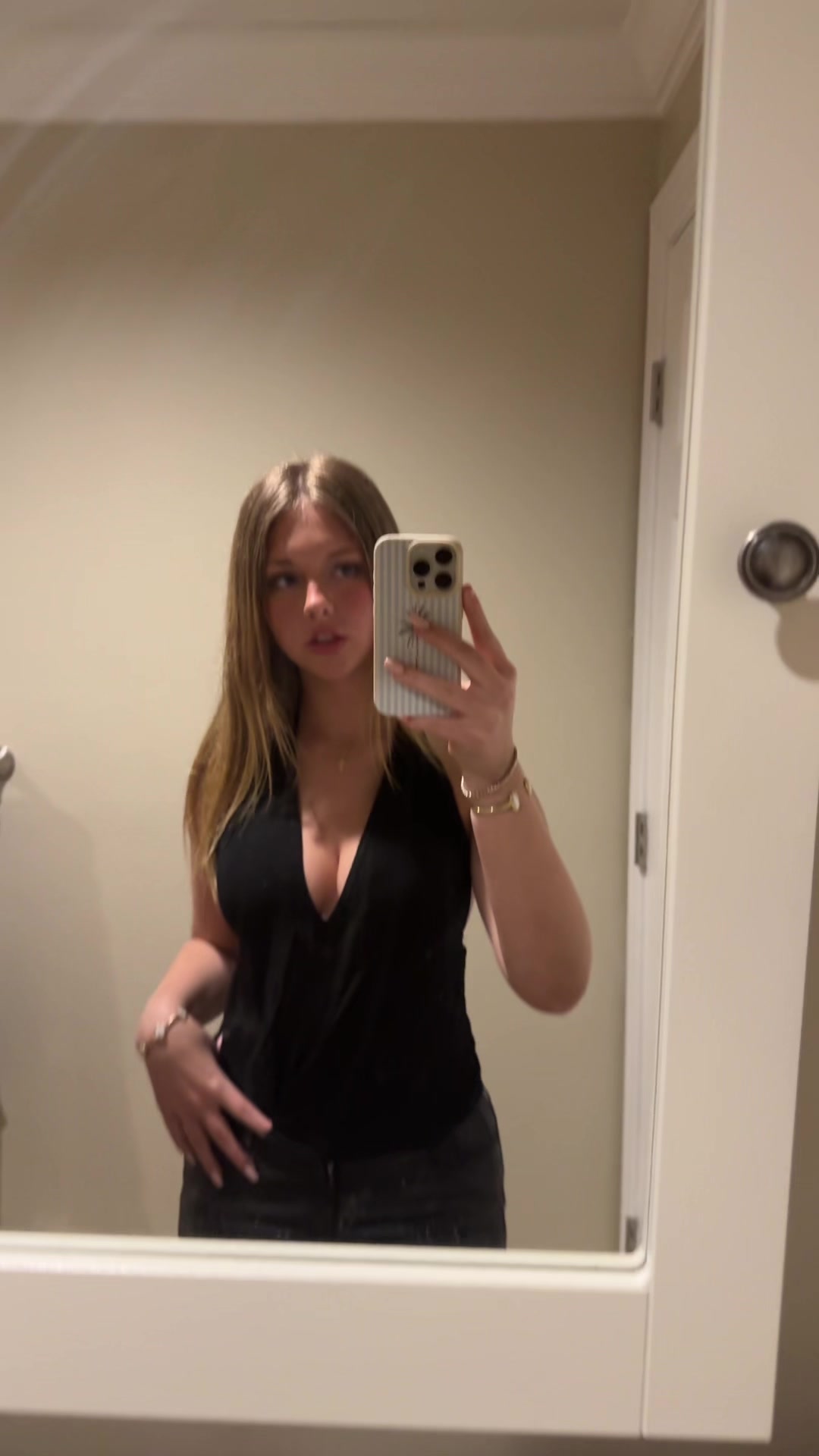 @uhrm079