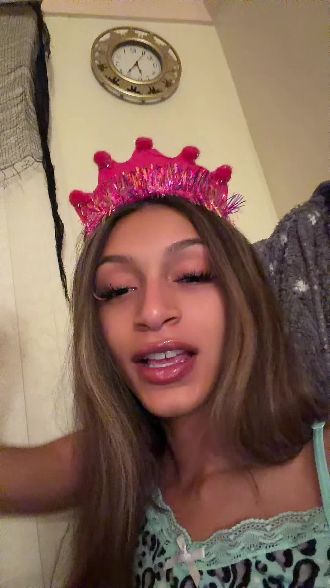 @carleeebaee