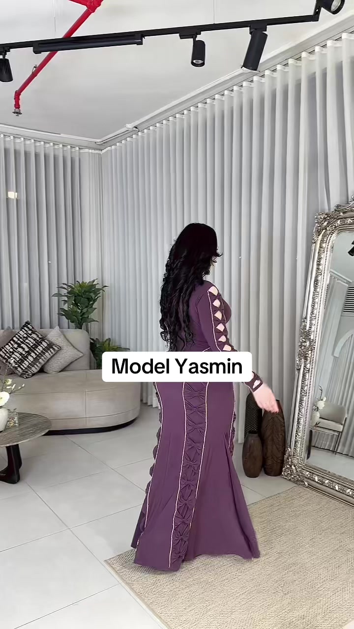 @Model yasmin ๐