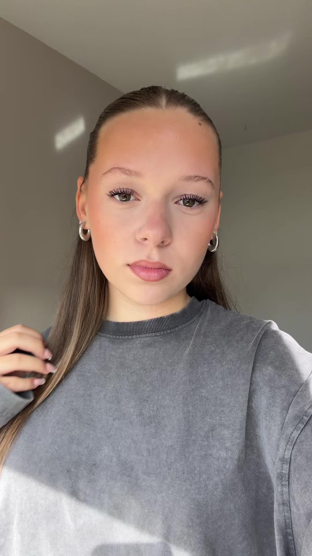@𝐞𝐦𝐢𝐥𝐲𝐞𝐱𝐜𝐡𝐚𝐧𝐠𝐞𝟐𝟕
