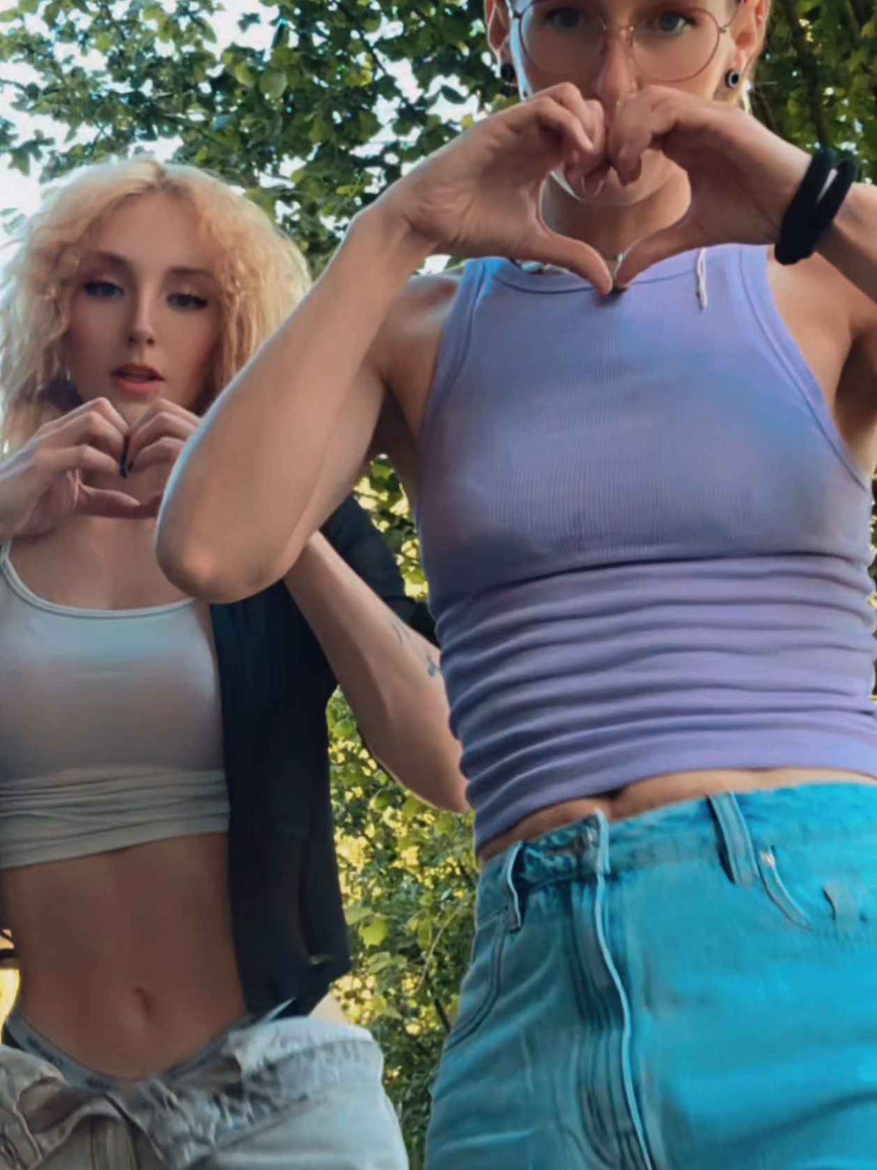 @annika_