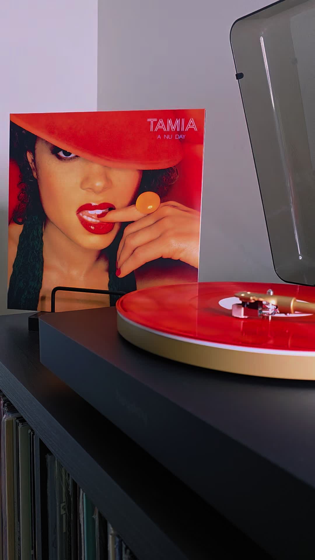 @BANKS โ VINYL