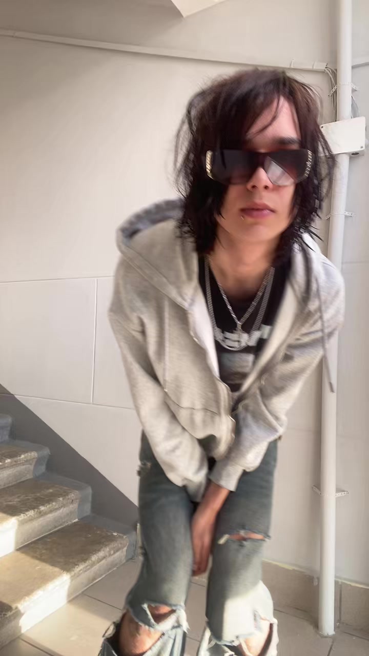 @1shitker