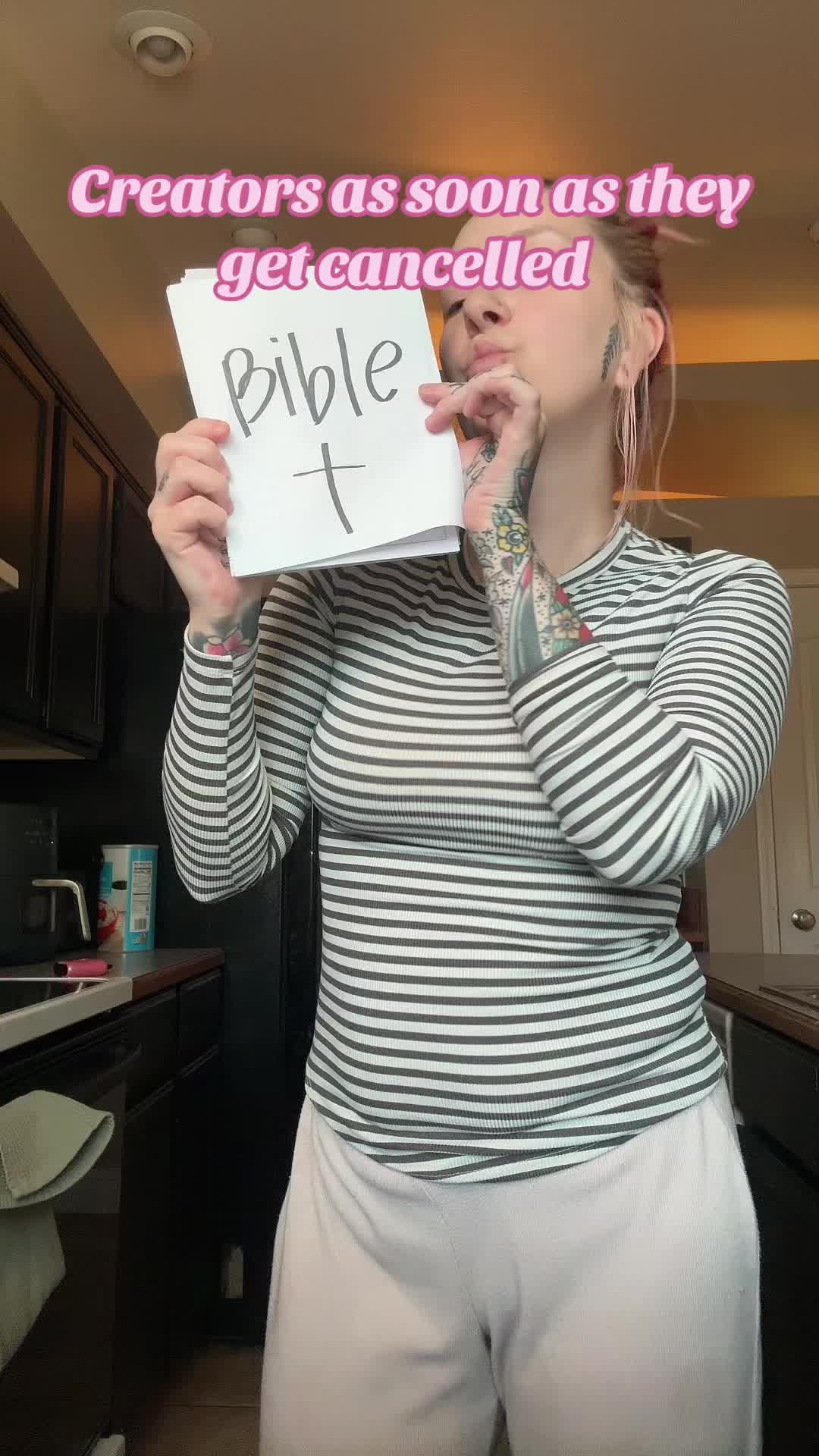 @violettemars