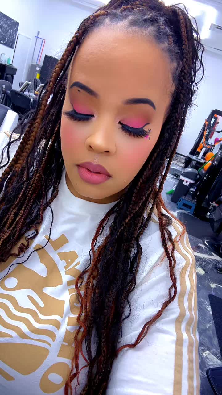 @MiMi 🎨🦋👑🦄