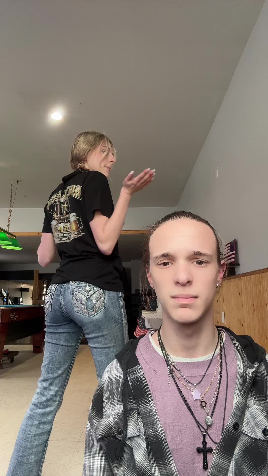 @ɐıΛ🧟♀️