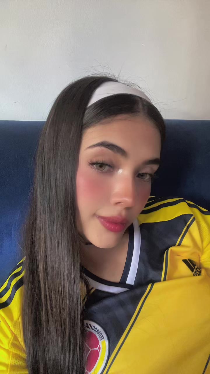 @𝓥𝓮𝓷𝓾𝓼𝓵𝓸𝓿𝓮𝓮