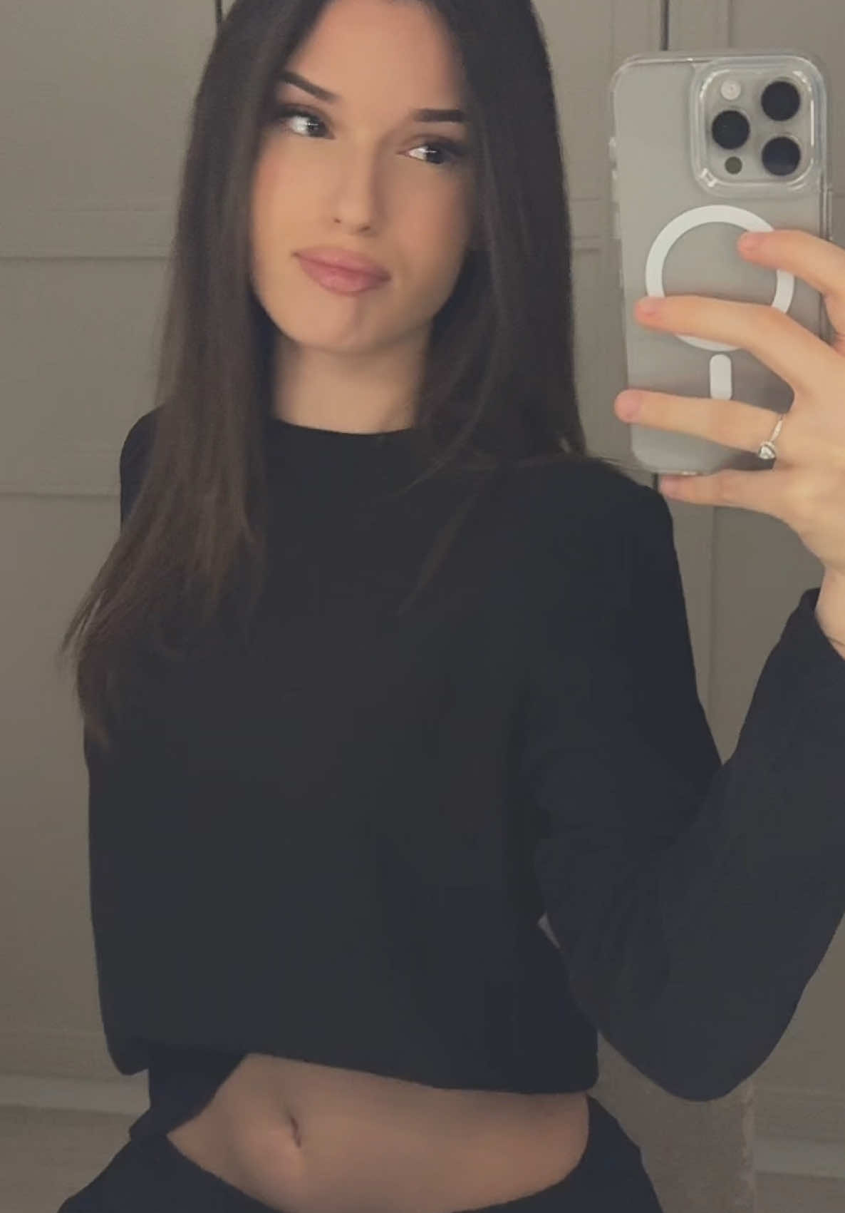 @𑣲𝐸