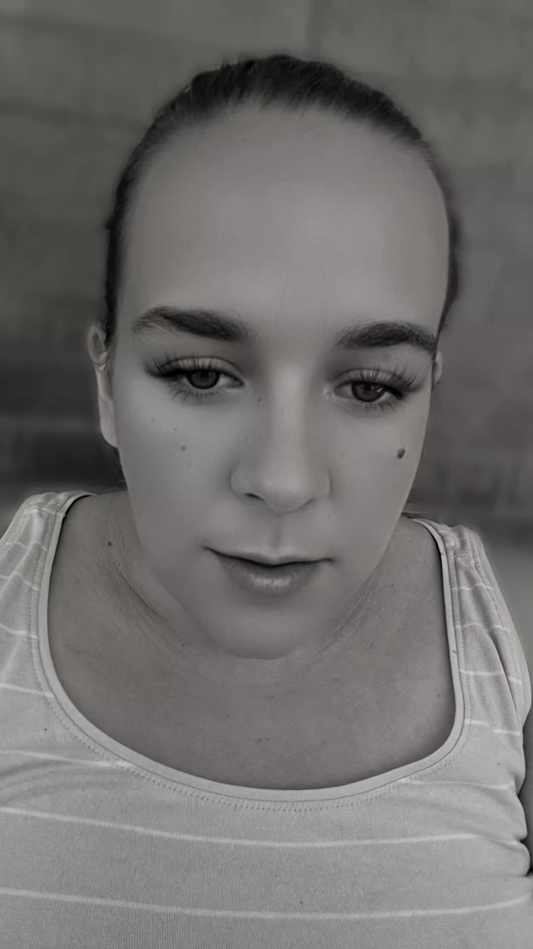 @༺𝓢𝓪𝓻𝓪𝓱༻