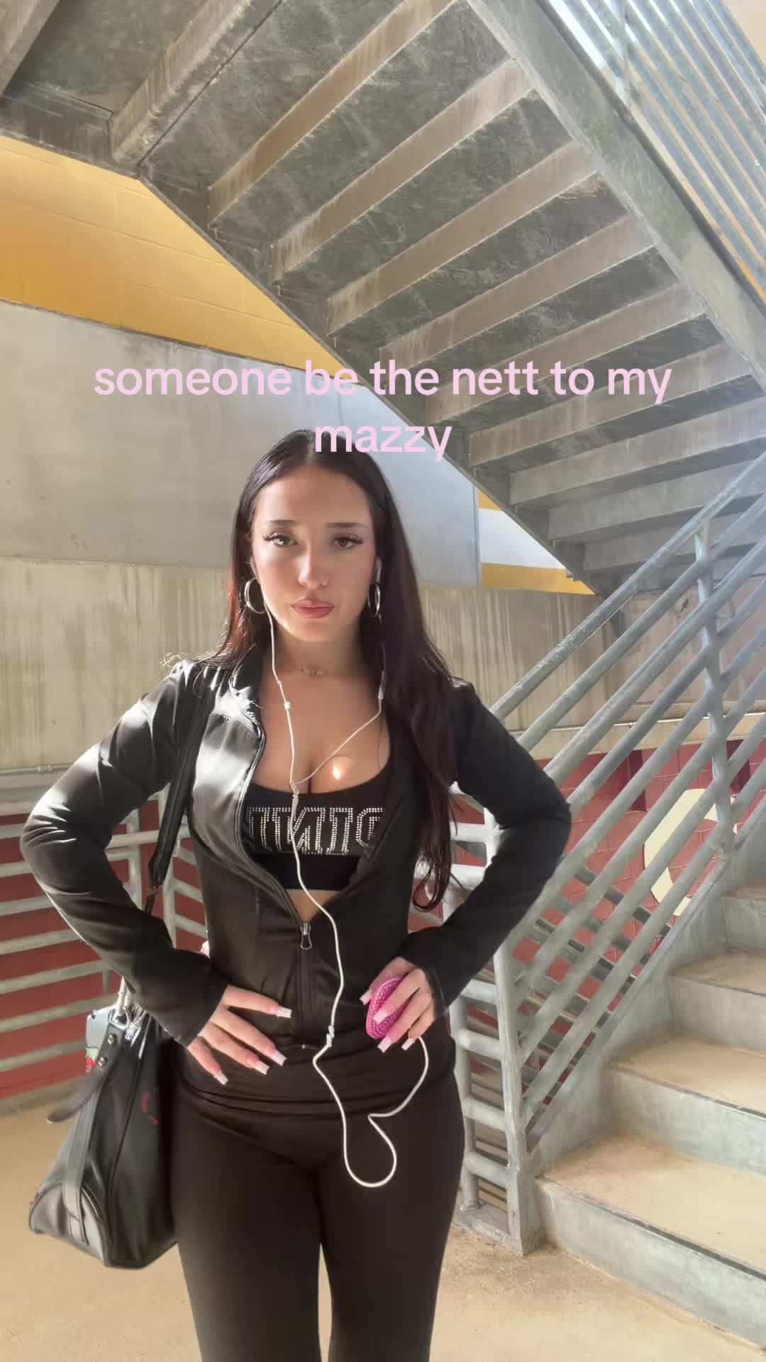 @nicole