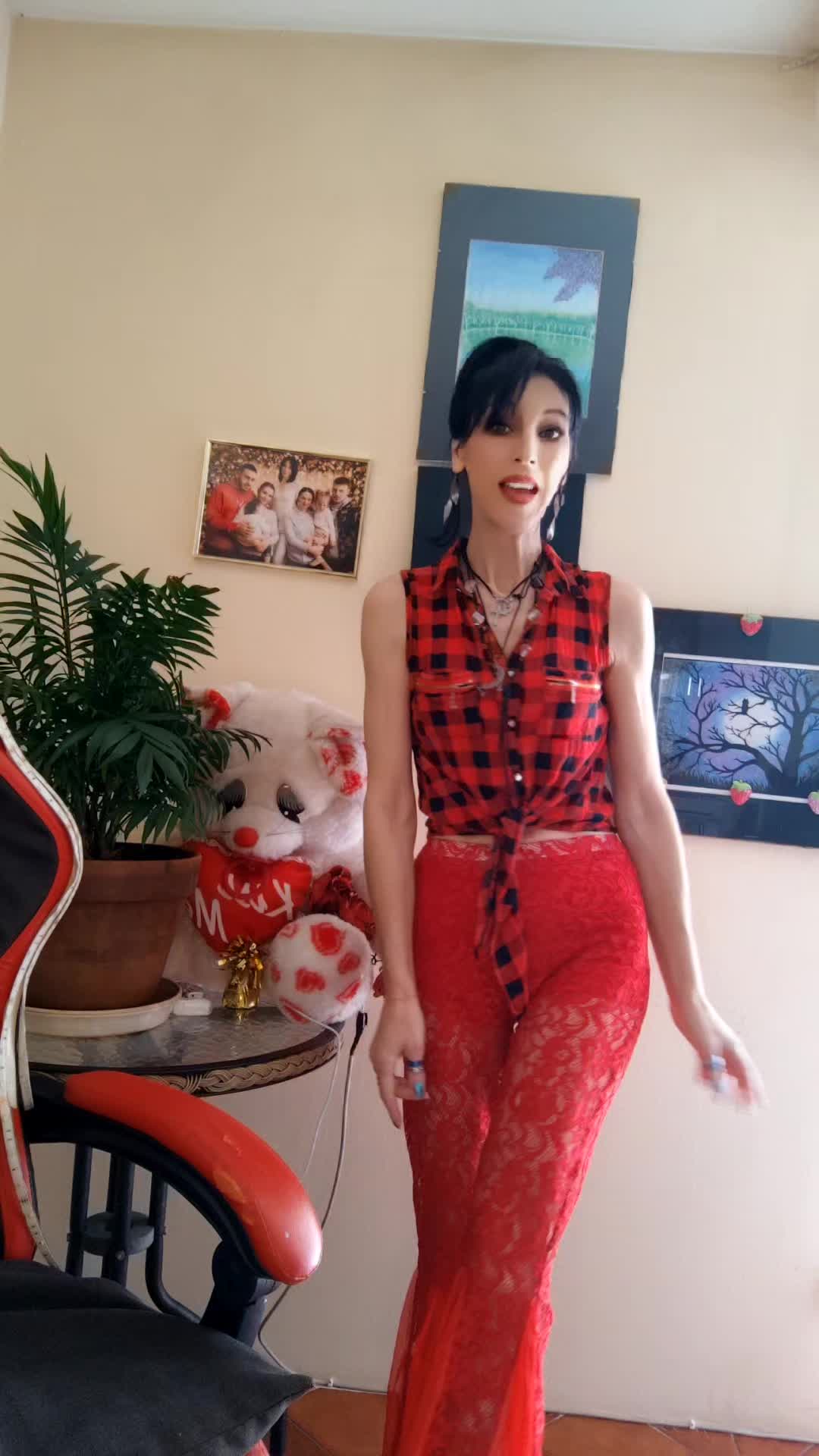@&radic;&pi;&sect;&sect;💯Lady🍓
