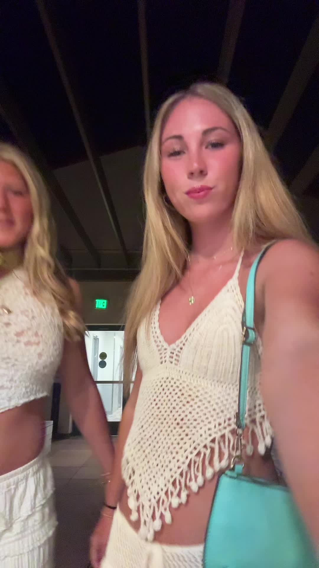 @elliebearr