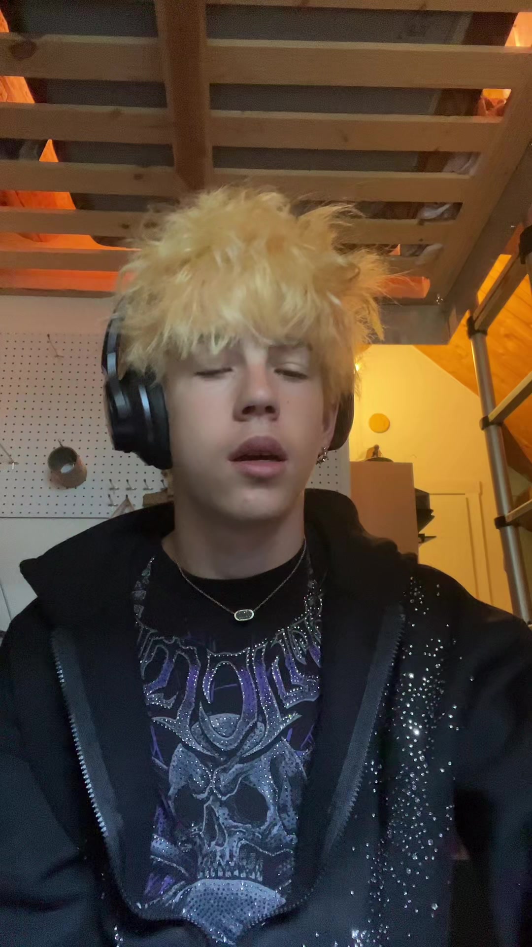 @𝔄𝔑𝔇𝔜👻💜