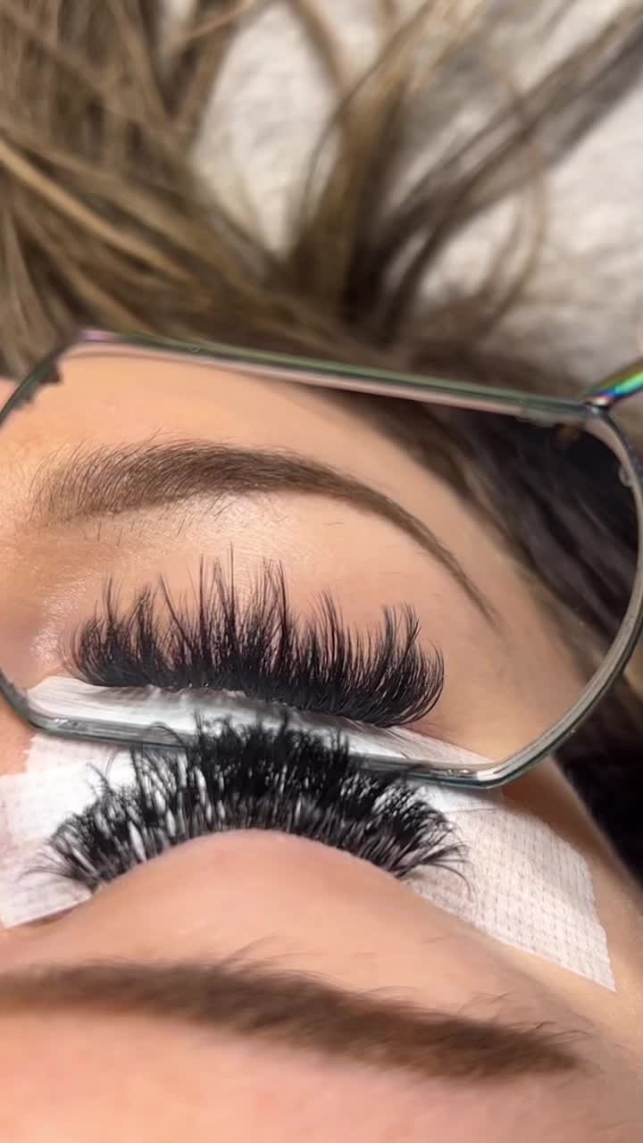 @lashbombbeauty