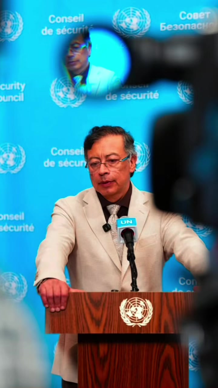 @Gustavo Petro