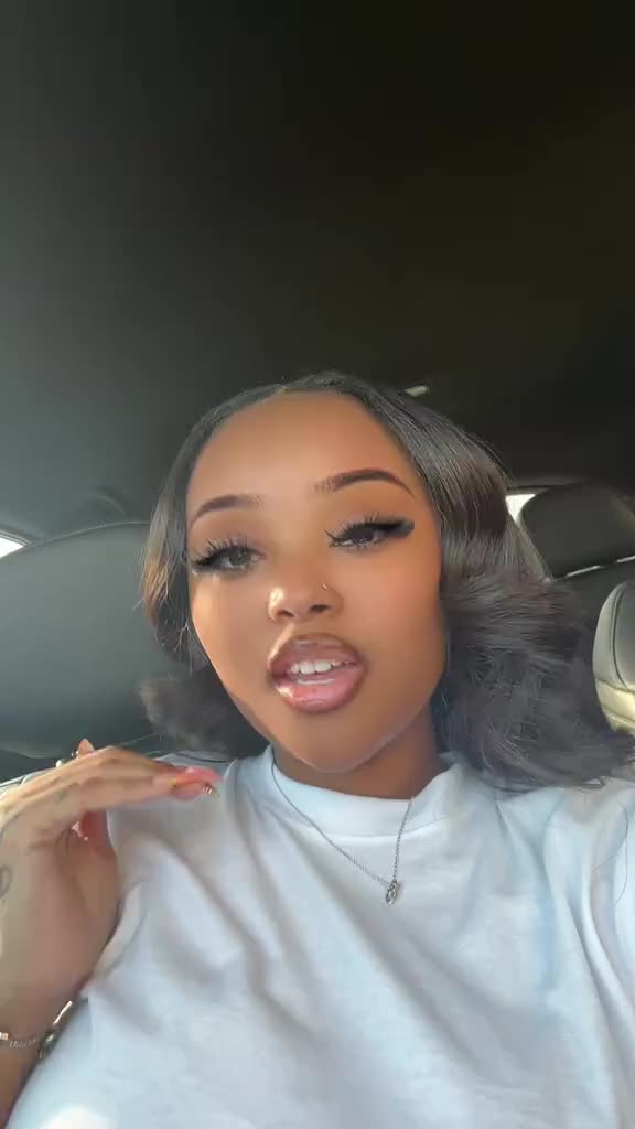 @Ari Wright | Hairstylist