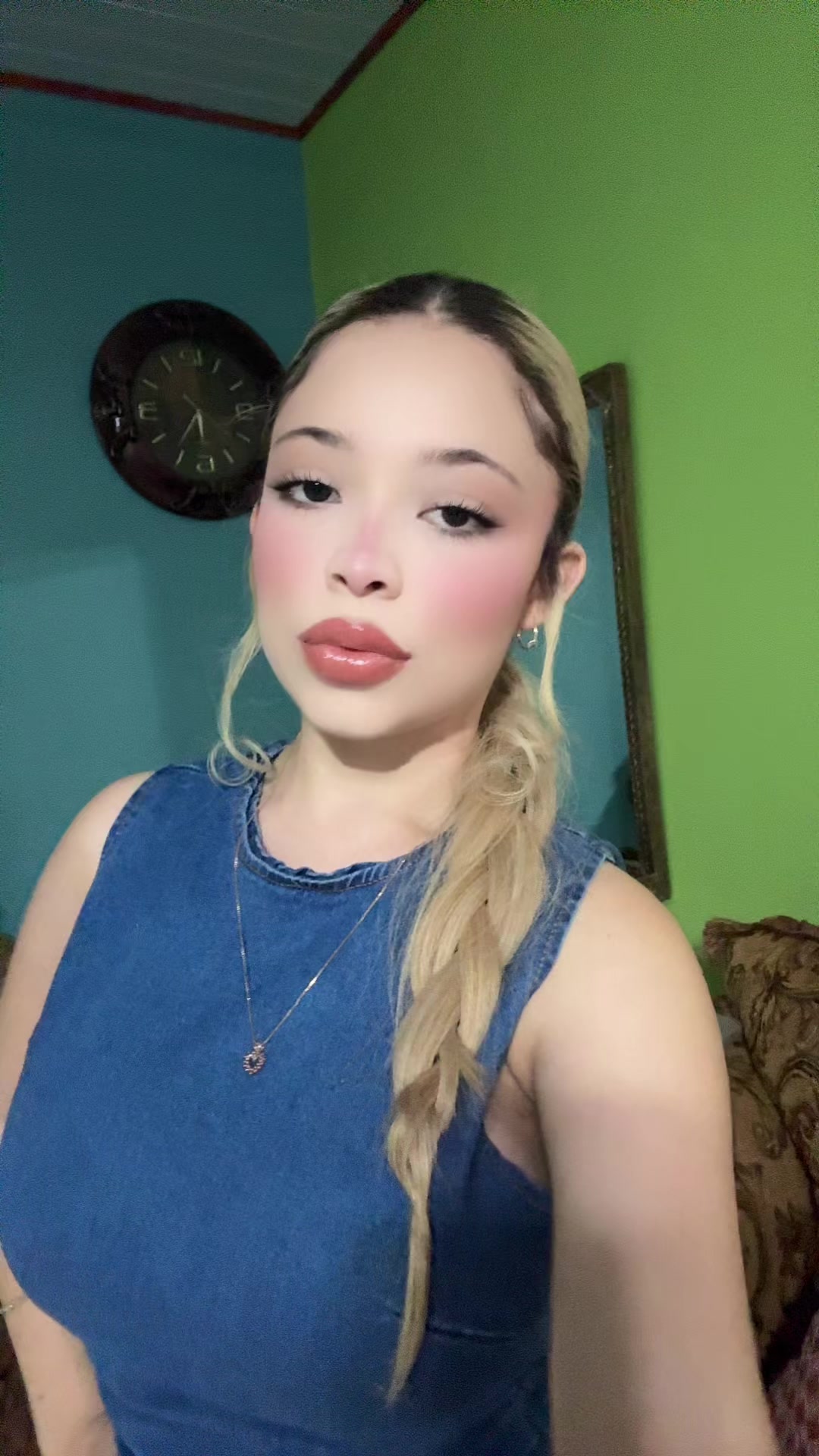 @Ana Munguia