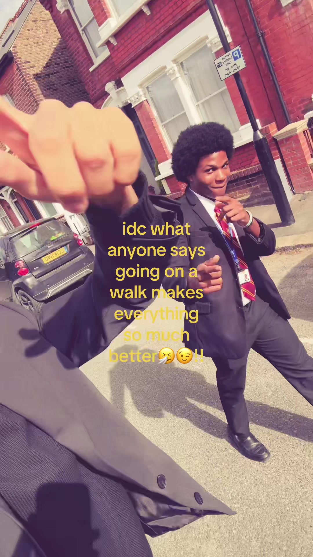 @mo