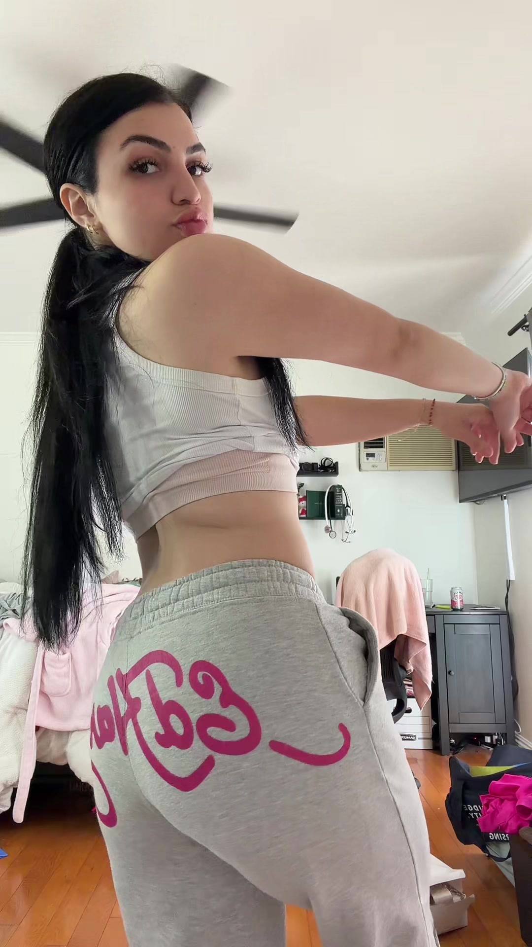 @𝒜 ᥫ᭡