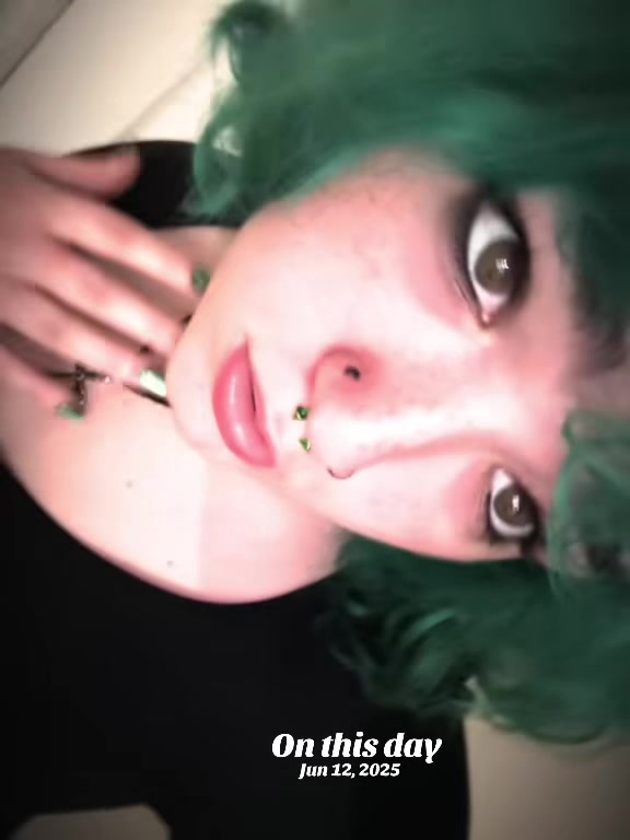 @😸