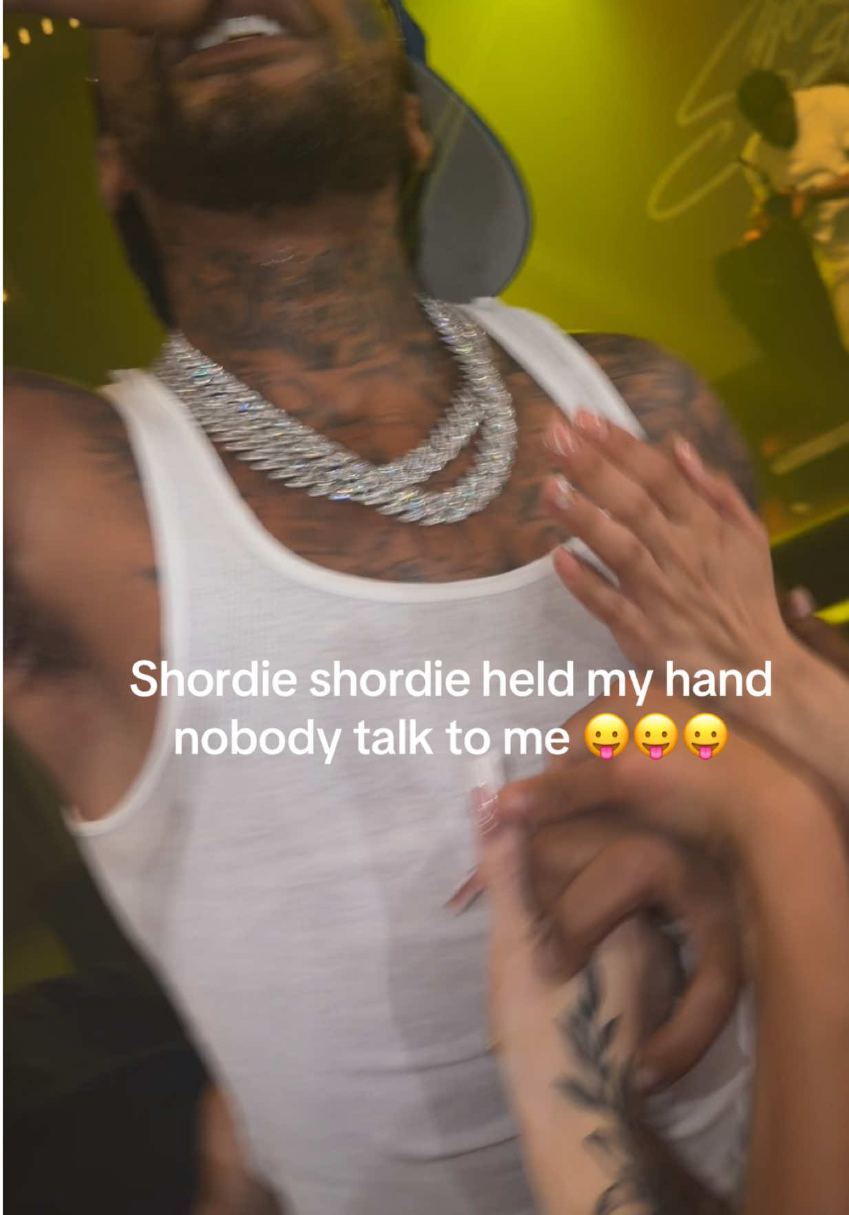 @$>