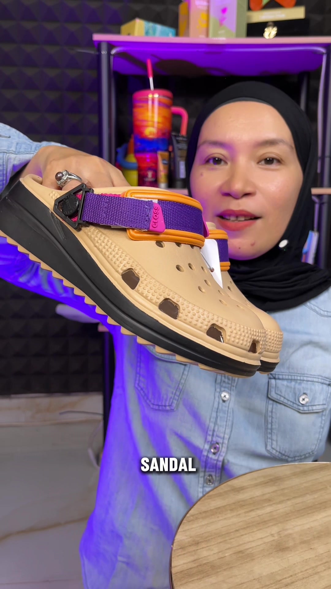 @LELI si paling TAS dan SANDAL