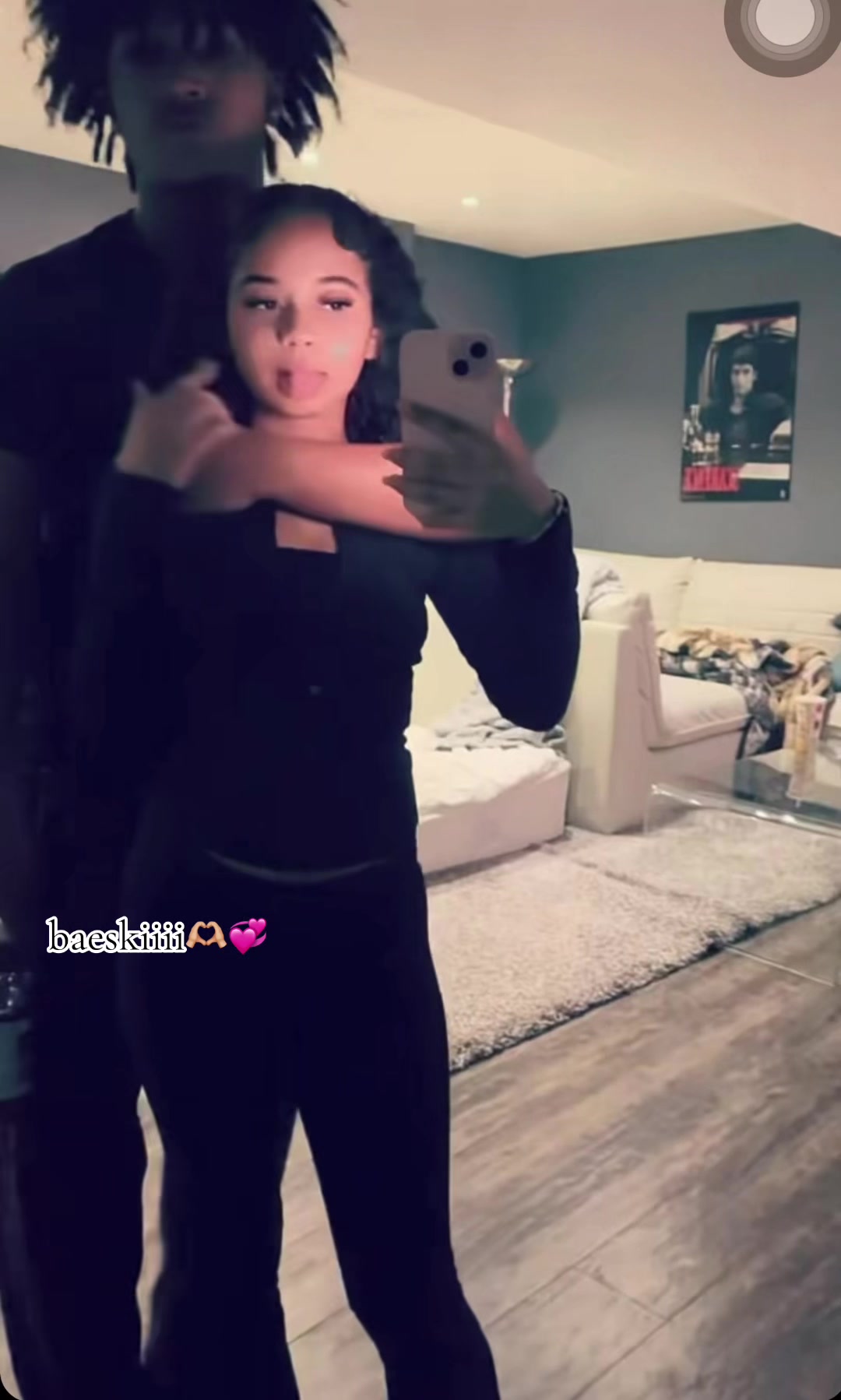 @👩🏽❤️💋👨🏾.