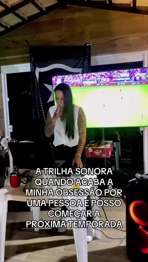 @Thayscarvalhooh