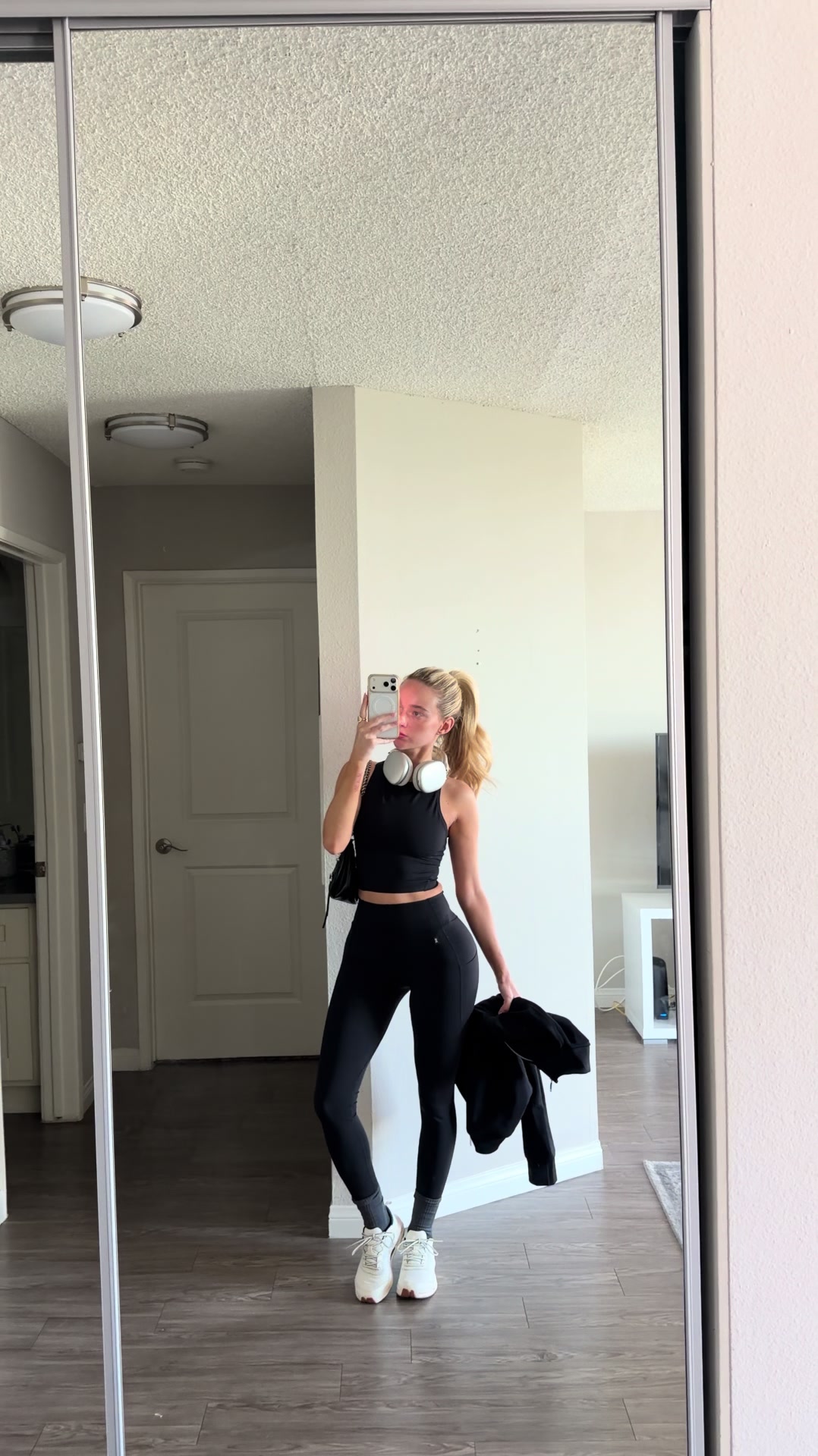 @turnttoni