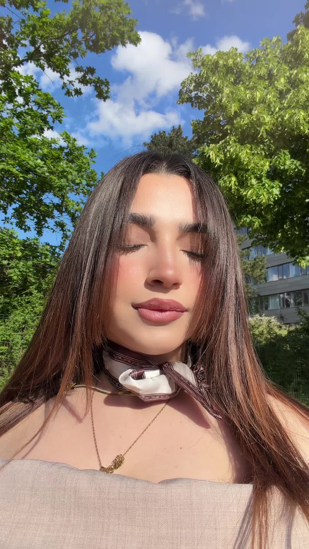 @𝒱