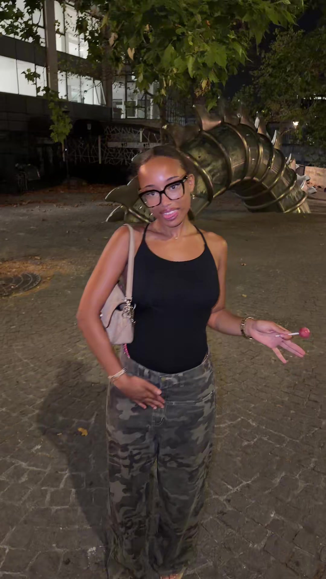 @👩🏽🦱