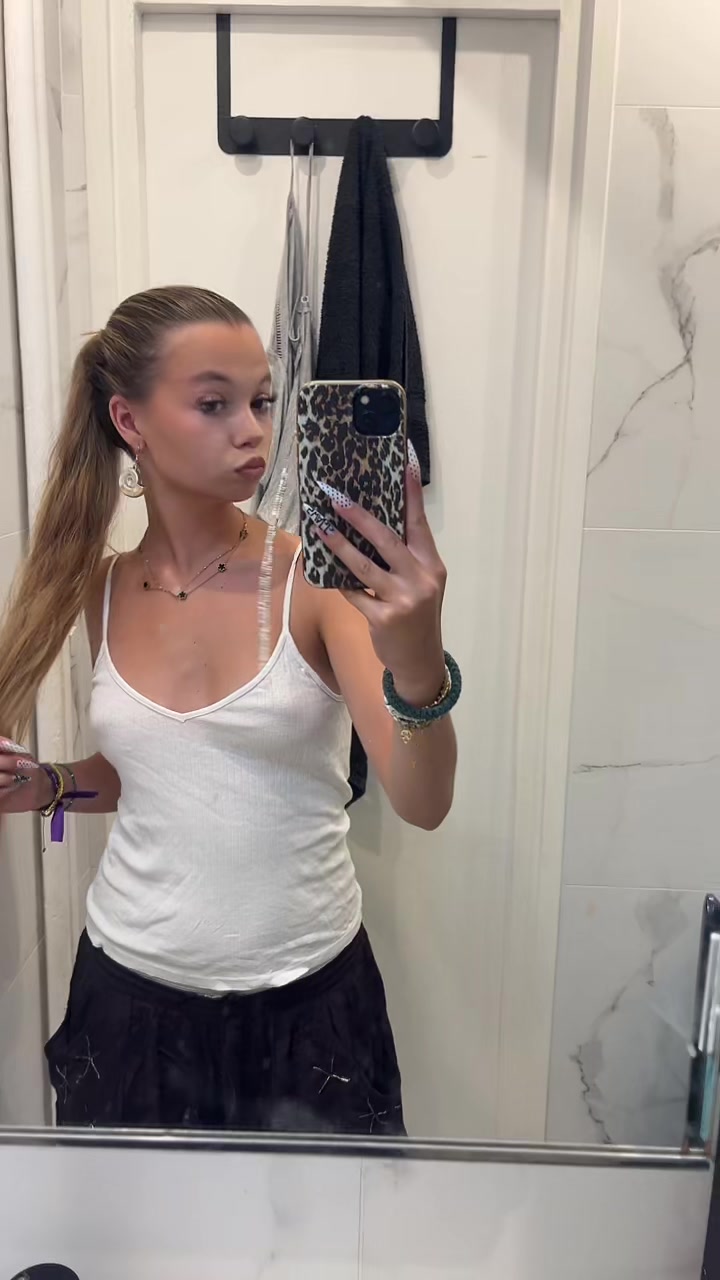@✯