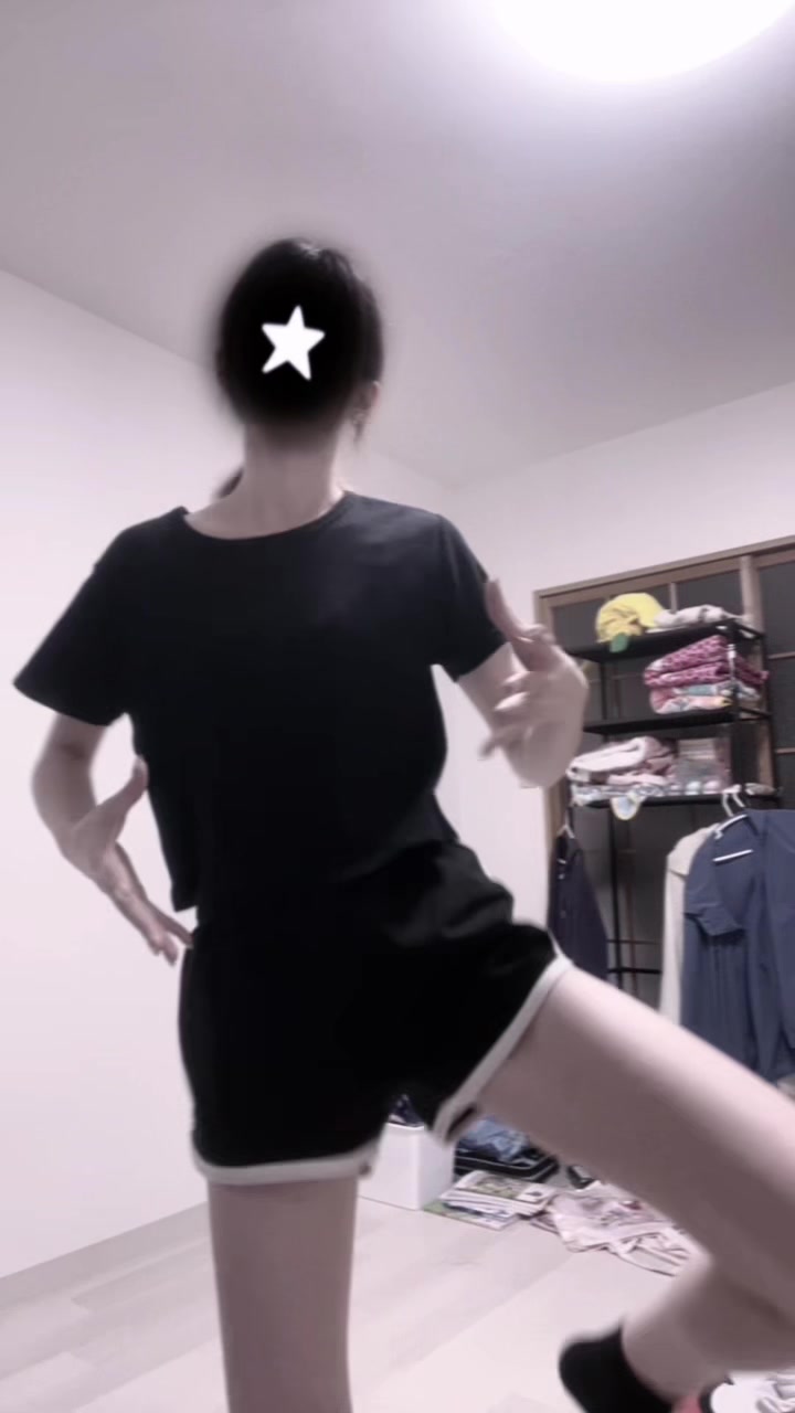 @バズらない女