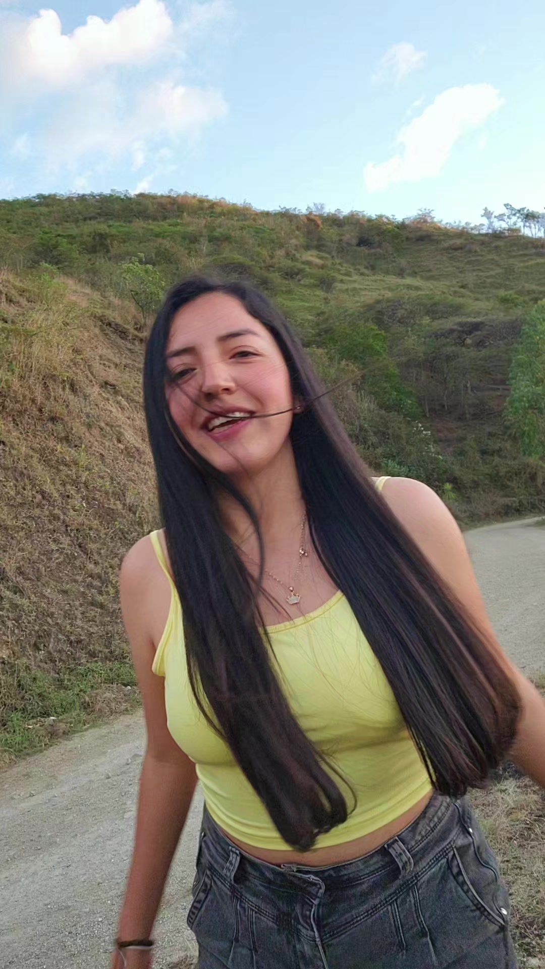 @Ni&ntilde;a de la sonrisa. te sigue