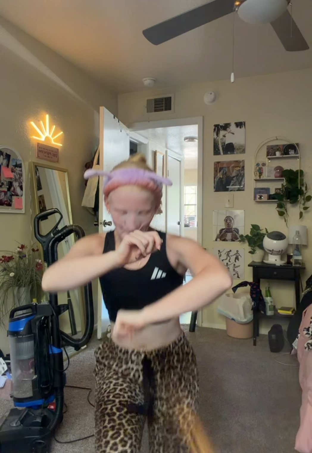@kelsie