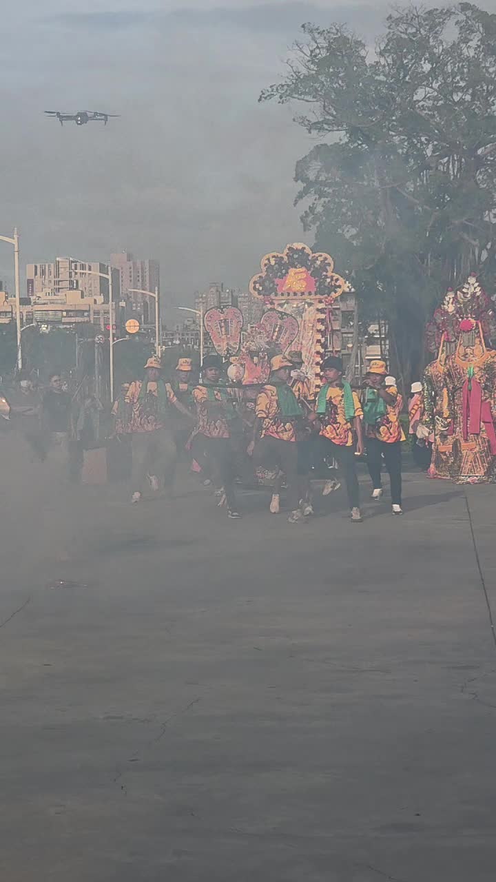 @帥哥跑廟會